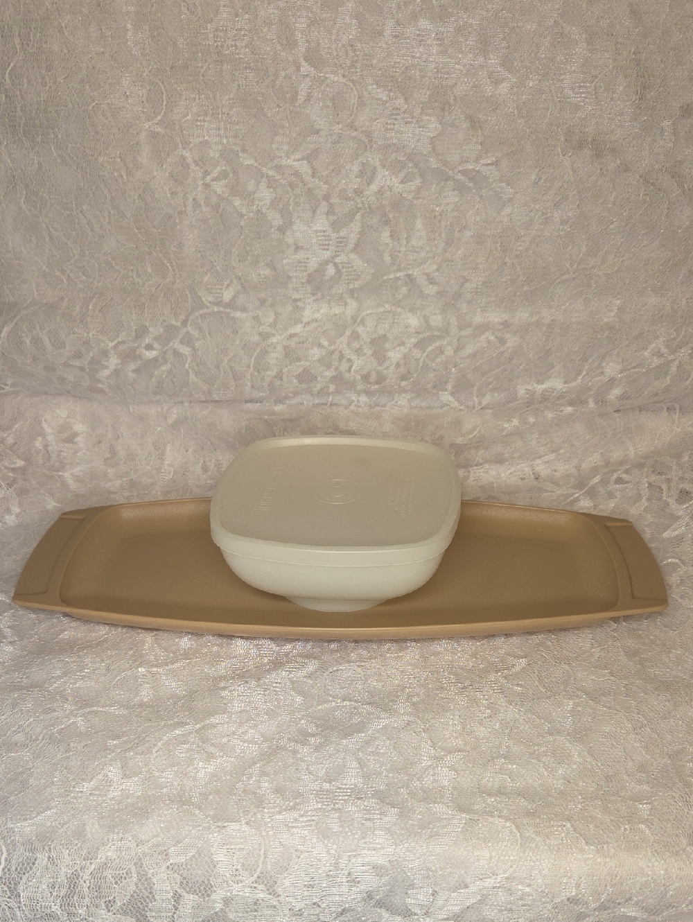Tupperware: Tray with White Bowl